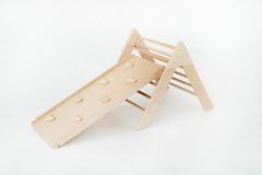 Sommerbutikken AS - Klatretrekant med sklie og klatrevegg 