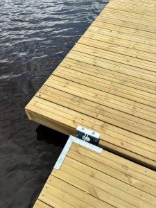 Nærbilde av landgangsbeslag - Sommerbutikken.no