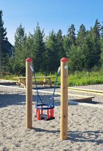Sommerbutikken AS - Huskestativ for offentlig lekeplass