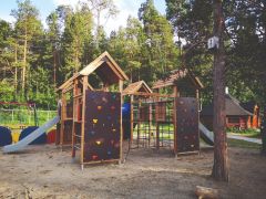 Sommerbutikken AS - Lekeapparat Villmark Kongsgården