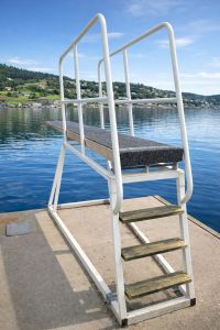 Sommerbutikken AS - Stupetårn med sviktbrett