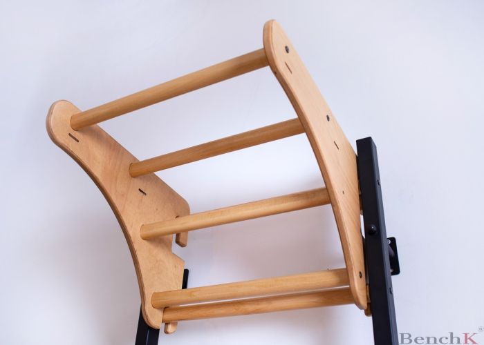 BenchK PB210 Pull-ups bar for ribbevegg - Bøkfarget - Sommerbutikken AS
