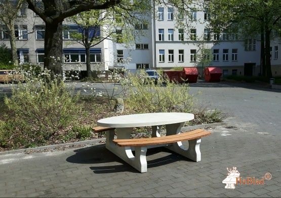 Benkesett Betong HeBlad ovalt med bambus-treverk på benker - Sommerbutikken.no