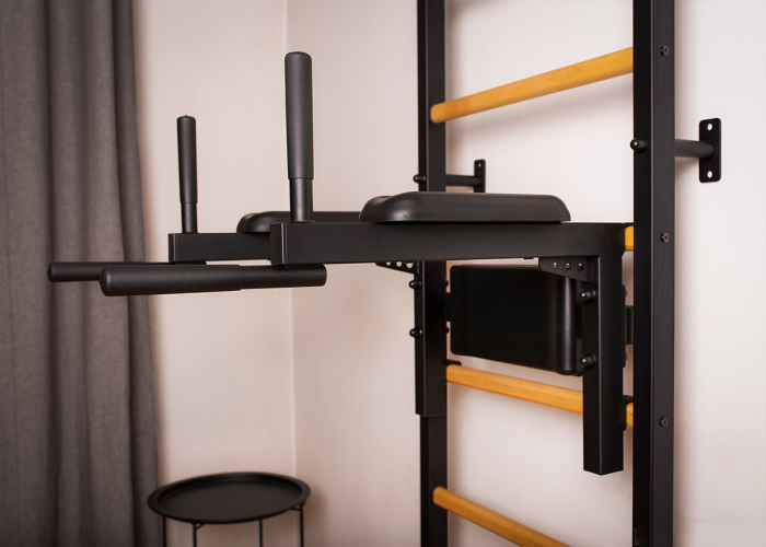 Ribbevegg med pull-ups bar og dipsstativ - Serie 310 - Sommerbutikken AS