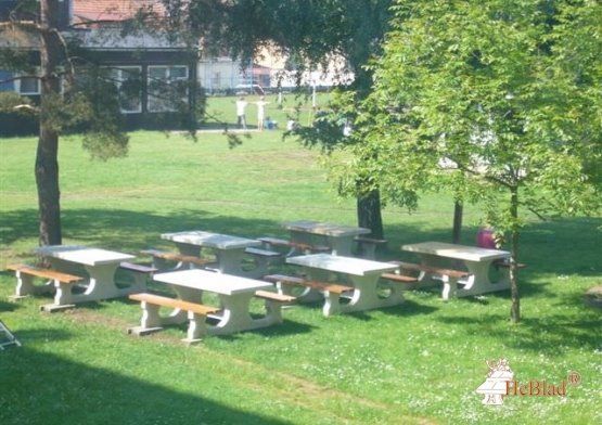Sommerbutikken AS - Parkbenk i naturlig betong