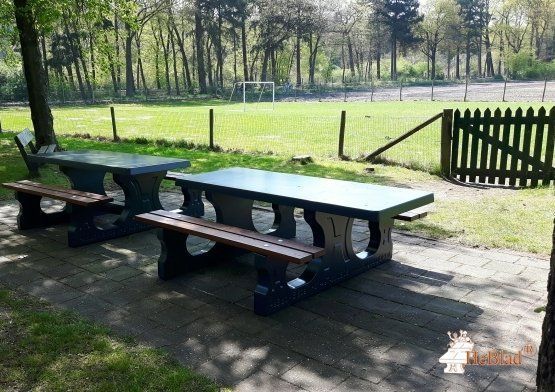 Sommerbutikken AS - Rullestolvennlig parkmøbel i betong HeBlad