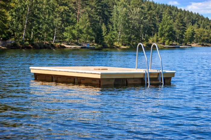 Badeflåte med badetrapp - Sommerbutikken.no