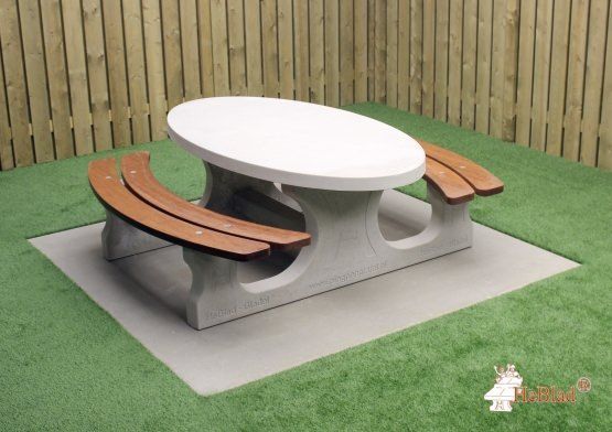 Benkesett Betong HeBlad ovalt med bambus-treverk på benker - Sommerbutikken.no