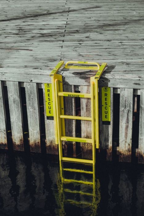 Redningsstige lav pulverlakkert gul farge - Sommerbutikken.no