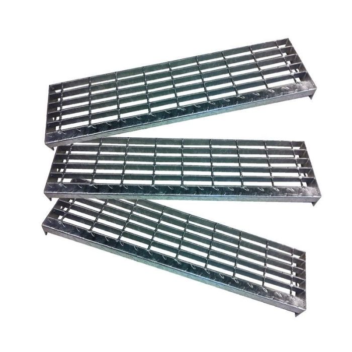 Sommerbutikken AS - Trappetrinn i galvanisert stål med åpen rist